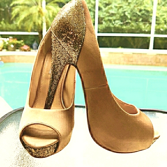 Steve Madden Shoes - Steve Madden Tessi gold shoes